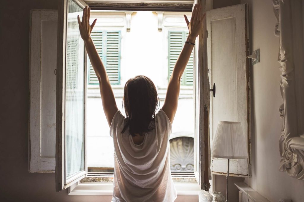 Las contraventanas para ahorrar con la decoración en verano